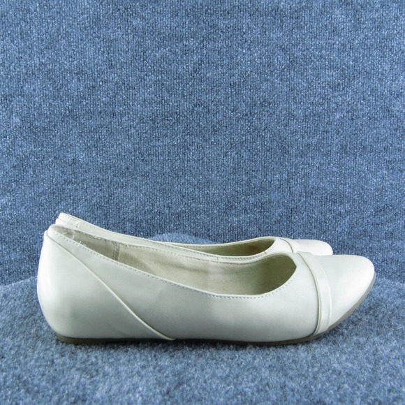 Cliffs by White Mountain Playdate Women Flat Shoe Beige Synthetic Slip On Sz 8.5 - Picture 4 of 9